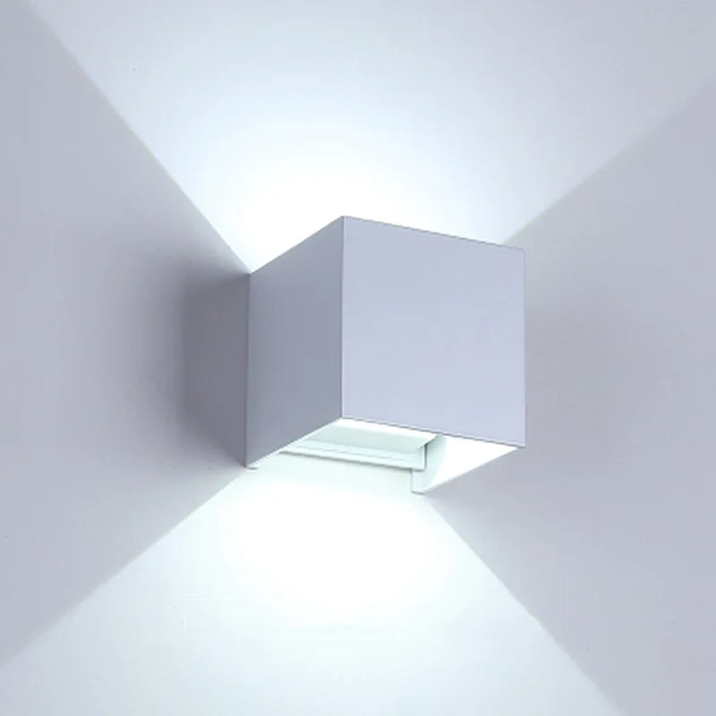 KubiskStil™ - Moderne vanntett LED-vegglampe