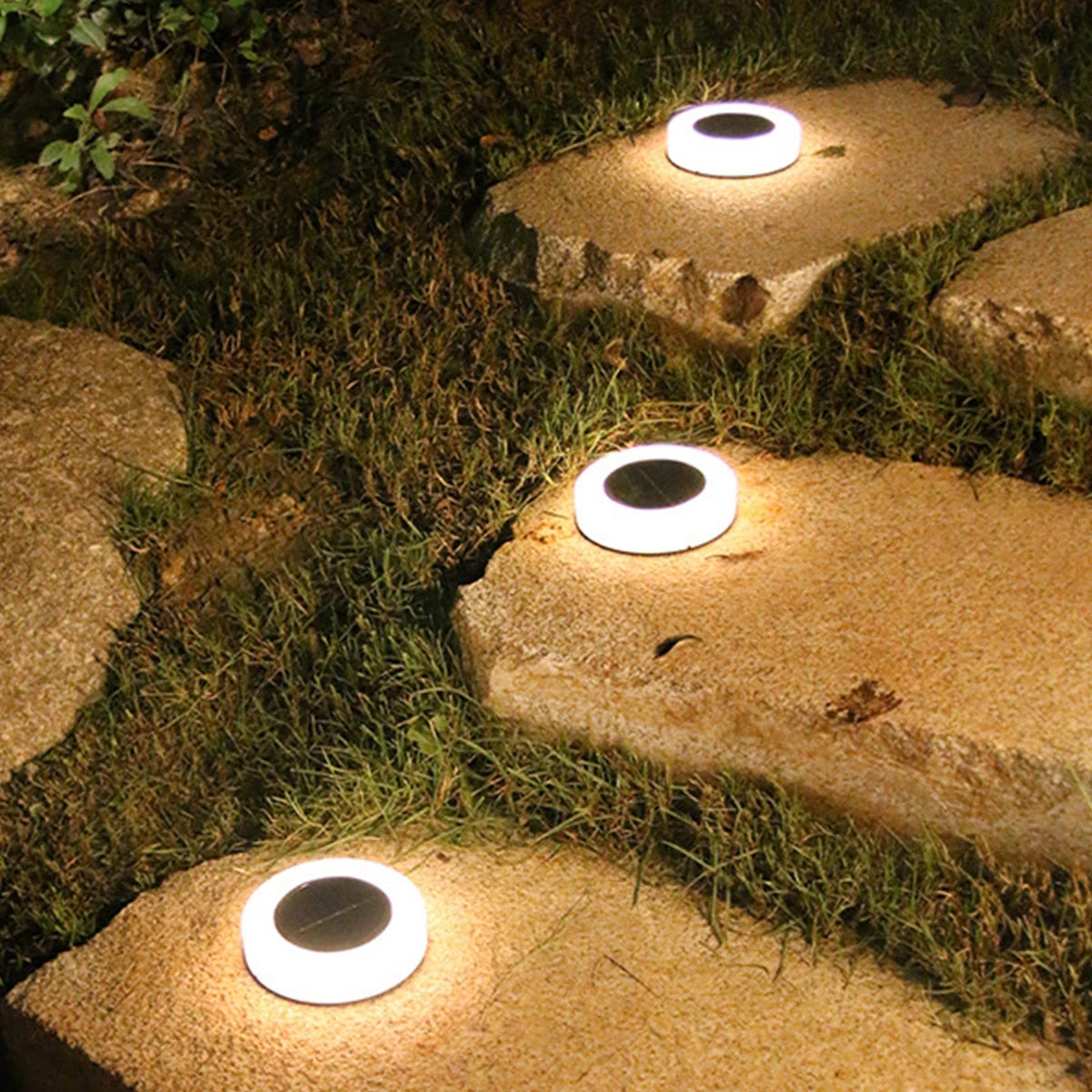 SolarGlow - LED-solcellelys til bakken