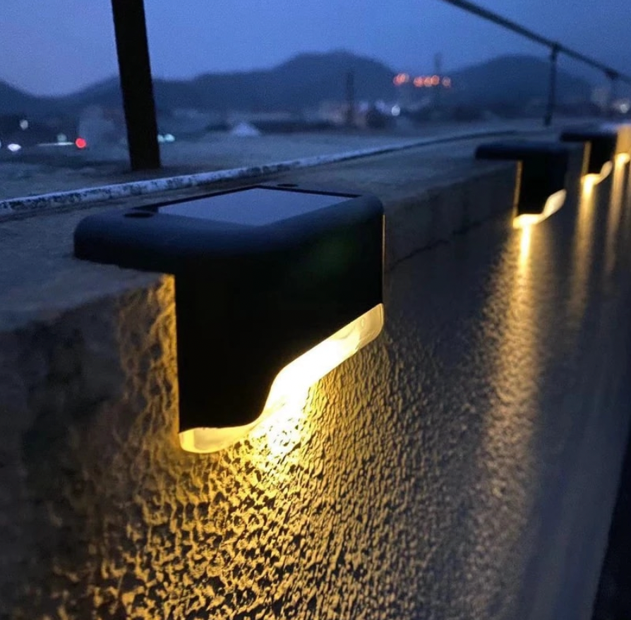 SolarBright™ - LED solcelledrevet gjerde og terrassebord hagelampe (pakke med 2 stk.)