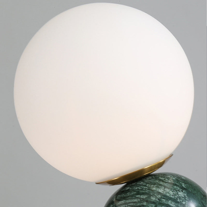 Globe - Bordlampe med moderne nordisk glasskule