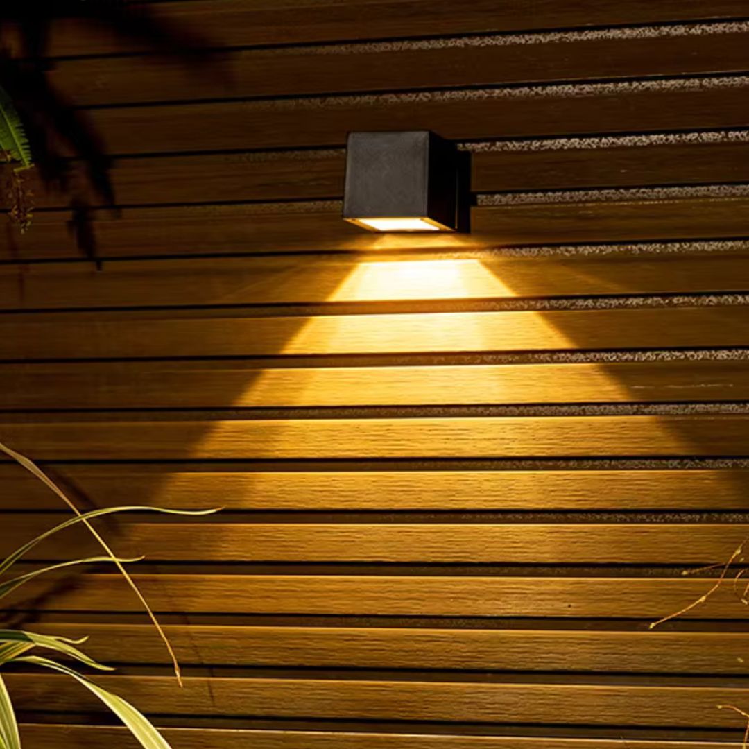 Sunlight - Elegant og dekorativ vegglampe med solceller