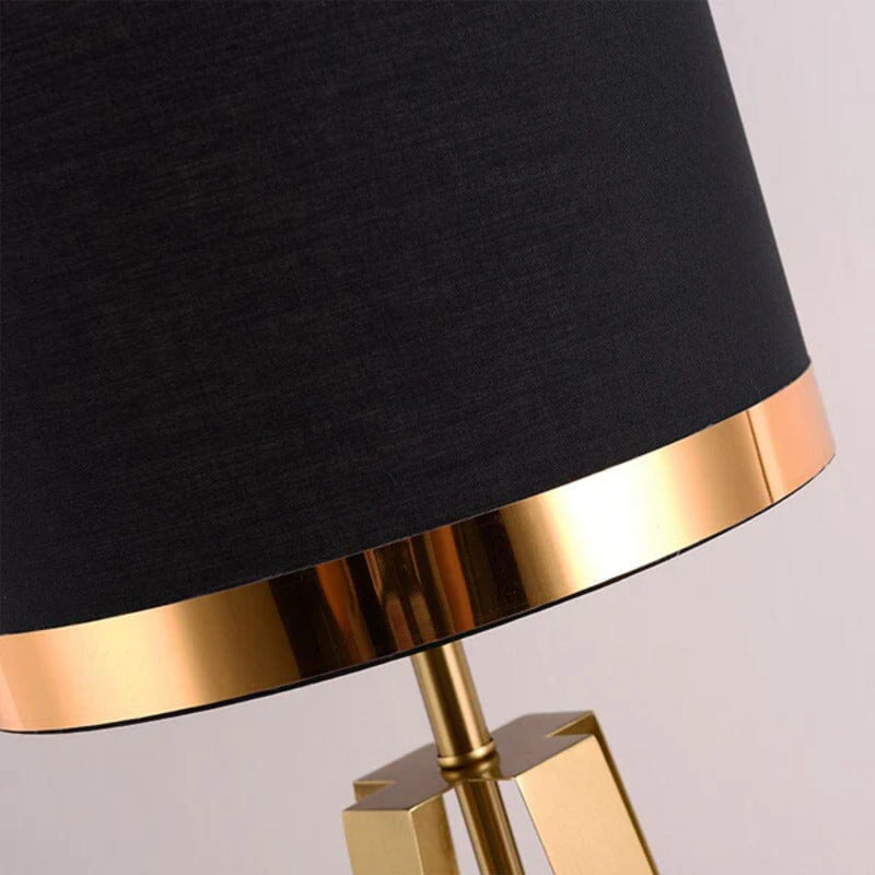 Aureum - Golden Cone bordlampe