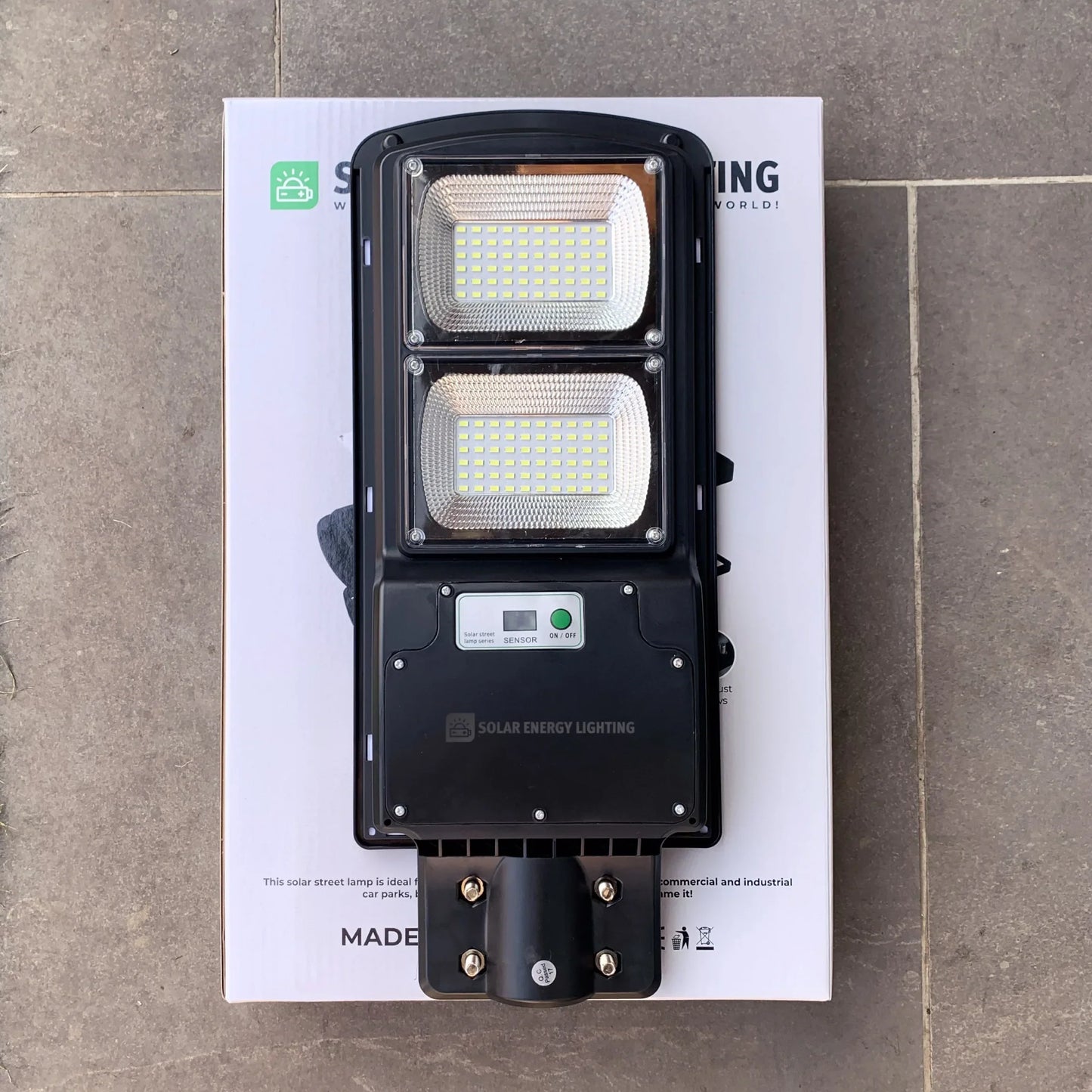 IlluminateSolarMega™ - Den ultimate 300W/6000 lumen ultra-lyssterke solcelle-gatelyset