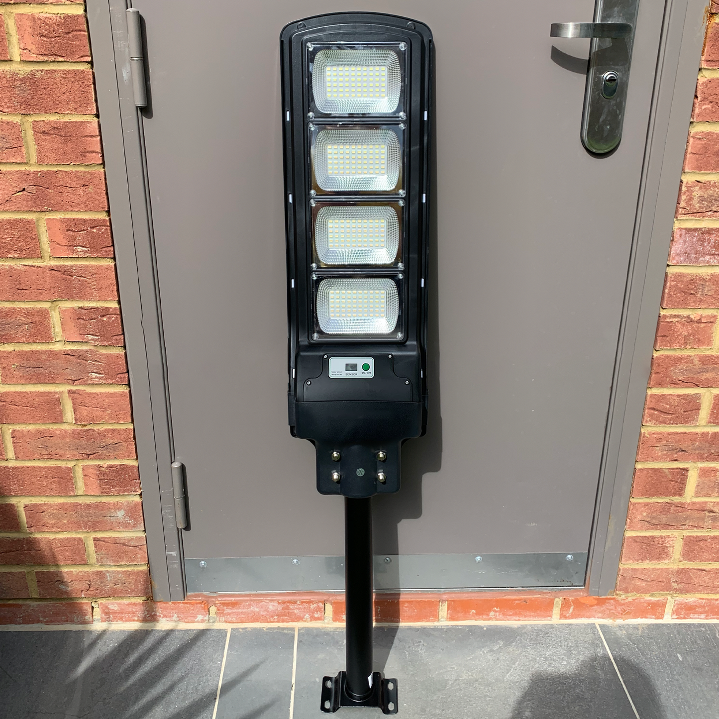 IlluminateSolarMega™ - Den ultimate 450W/7000 lumen ultra-lyssterke solcelle-gatelyset